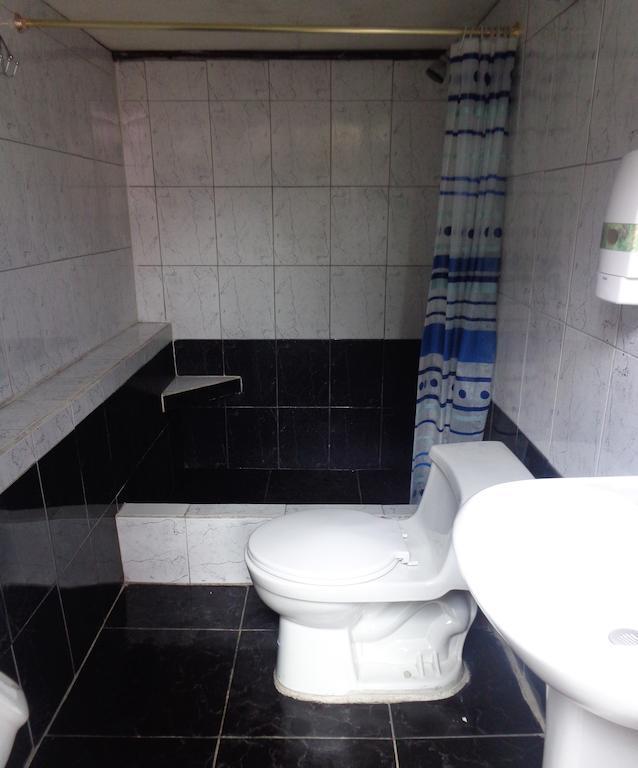 Hostal Yumbo Imperial Quito Rum bild